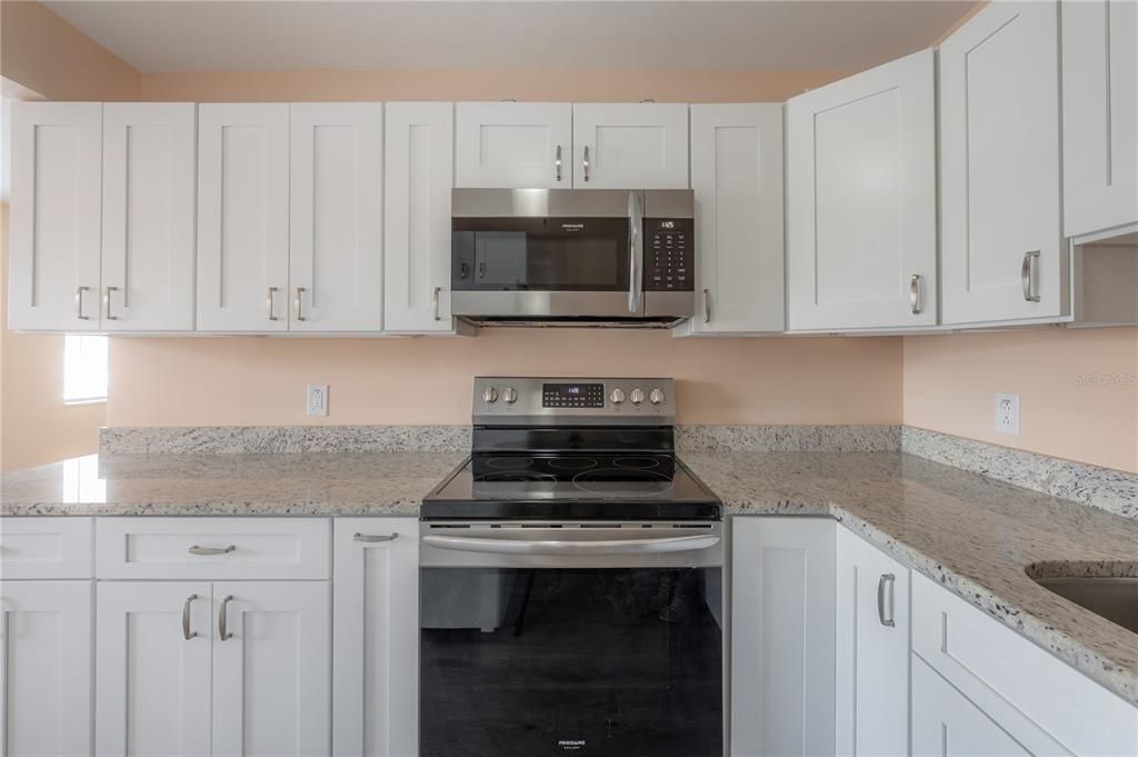 For Sale: $114,900 (2 beds, 1 baths, 874 Square Feet)