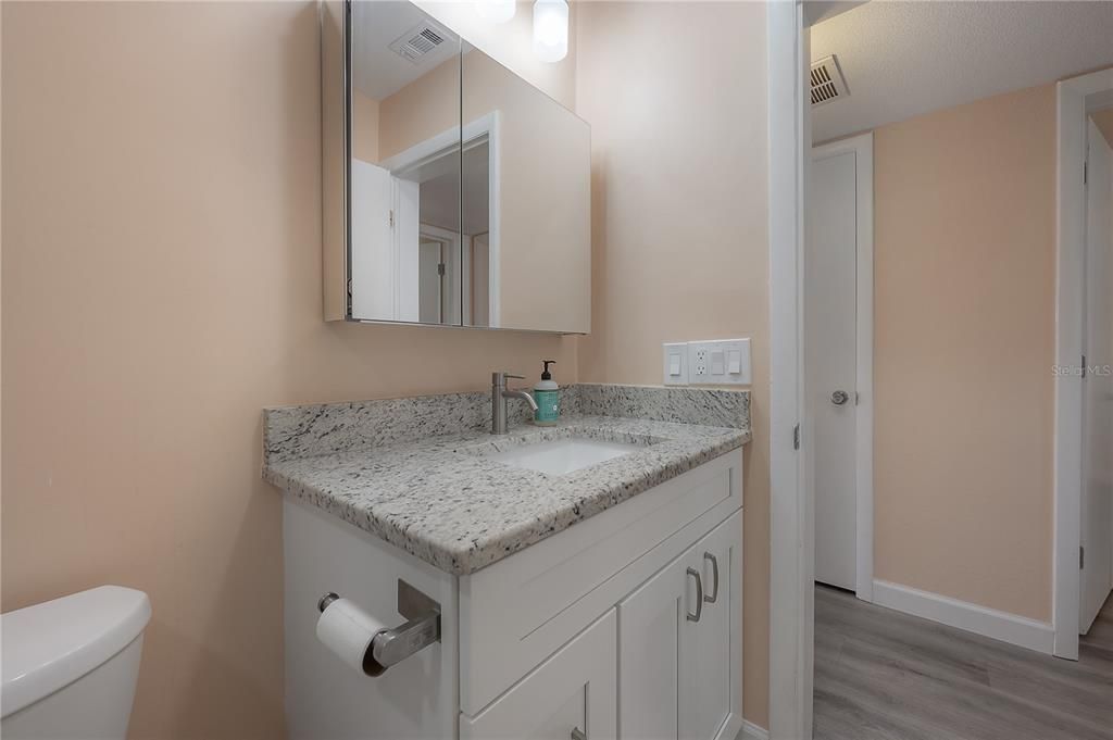 For Sale: $114,900 (2 beds, 1 baths, 874 Square Feet)