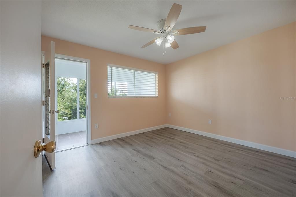 For Sale: $114,900 (2 beds, 1 baths, 874 Square Feet)