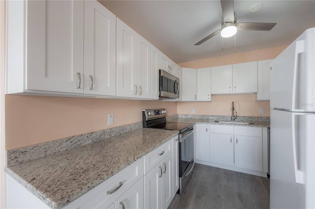 For Sale: $114,900 (2 beds, 1 baths, 874 Square Feet)