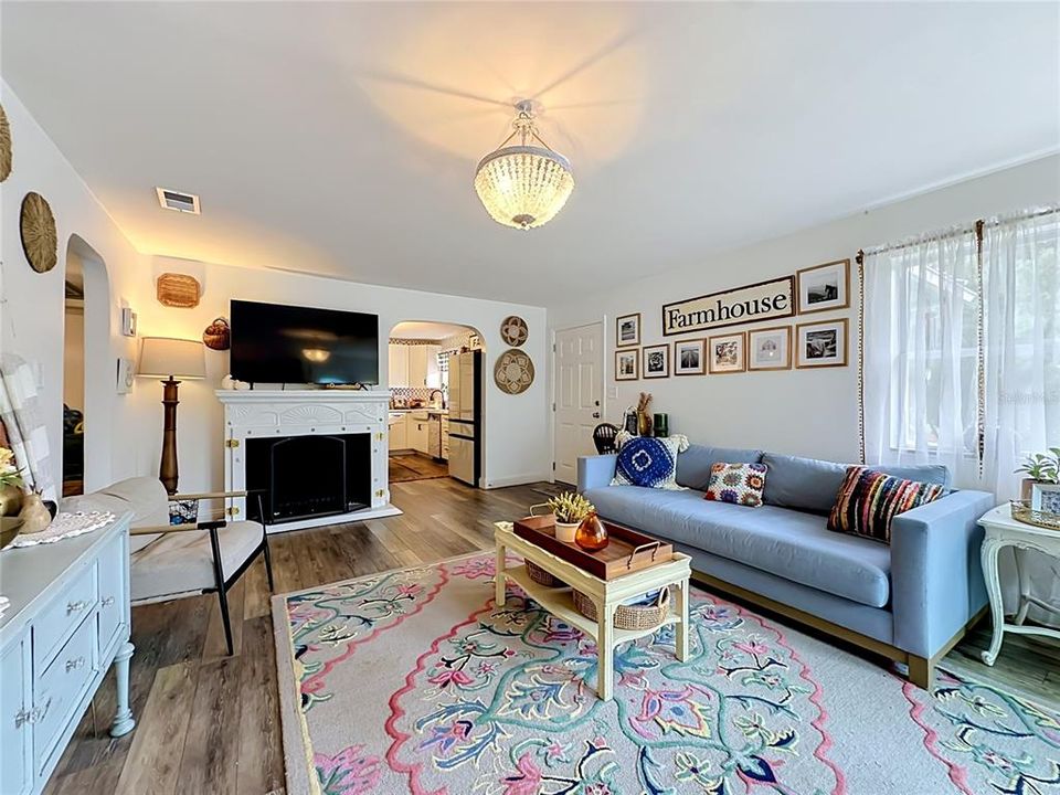 For Sale: $399,900 (4 beds, 2 baths, 2058 Square Feet)