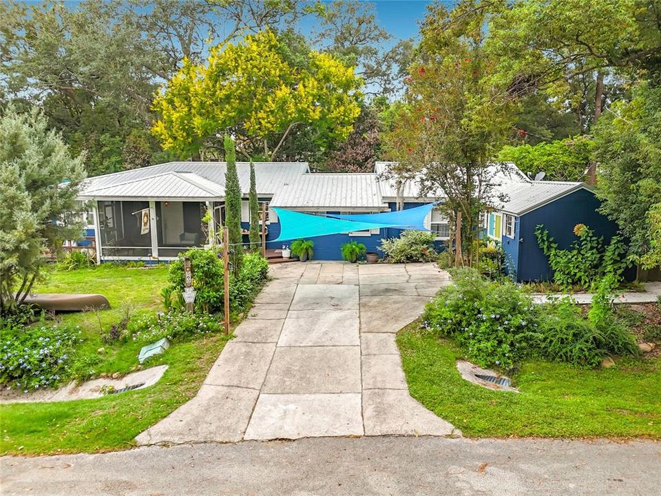 For Sale: $399,900 (4 beds, 2 baths, 2058 Square Feet)