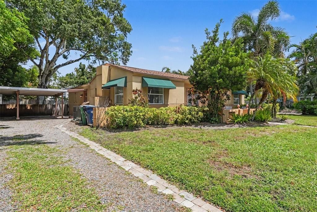 Active With Contract: $799,900 (0.25 acres)