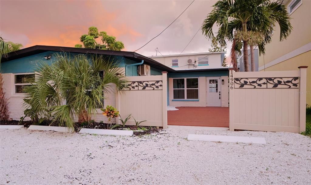 For Rent: $2,000 (2 beds, 1 baths, 825 Square Feet)