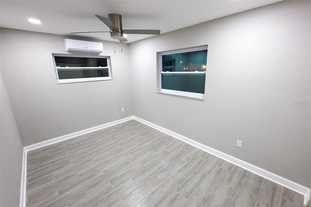 For Rent: $2,000 (2 beds, 1 baths, 825 Square Feet)