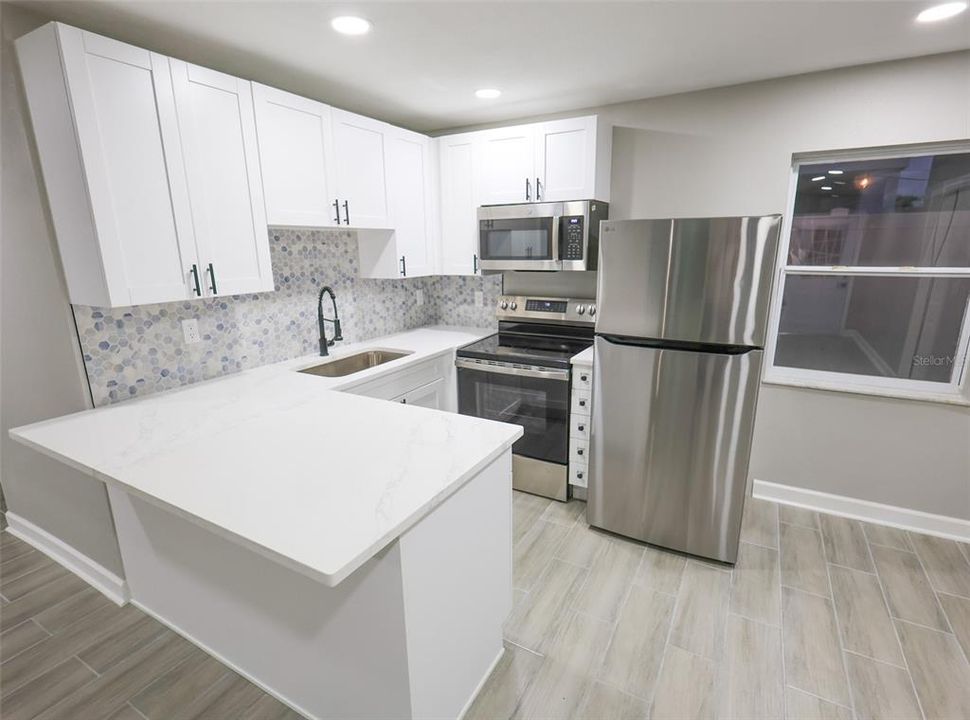 For Rent: $2,000 (2 beds, 1 baths, 825 Square Feet)