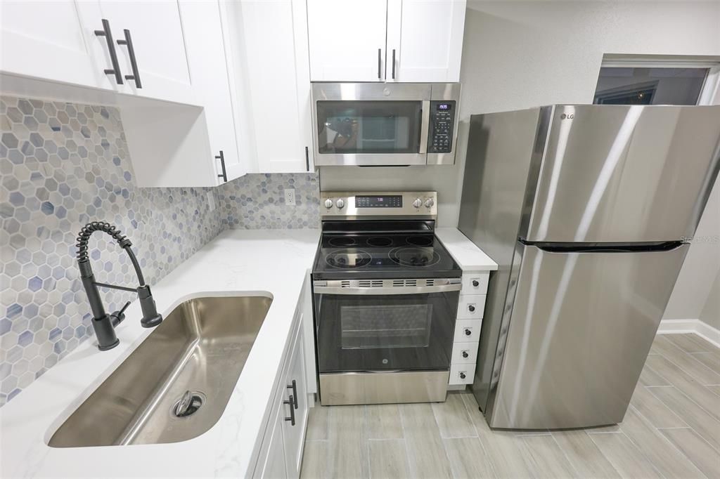 For Rent: $2,000 (2 beds, 1 baths, 825 Square Feet)