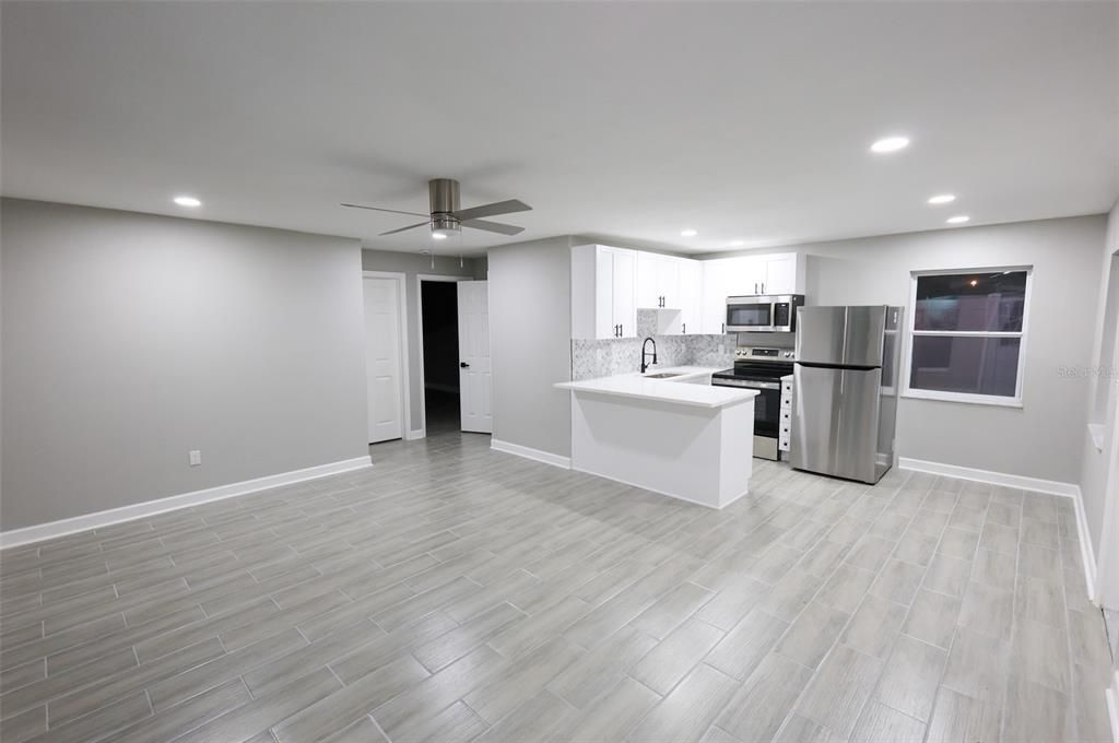 For Rent: $2,000 (2 beds, 1 baths, 825 Square Feet)