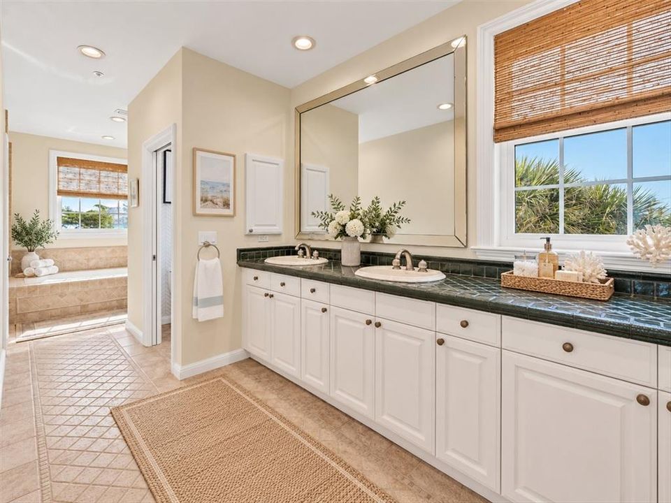 For Sale: $4,125,000 (3 beds, 3 baths, 3568 Square Feet)