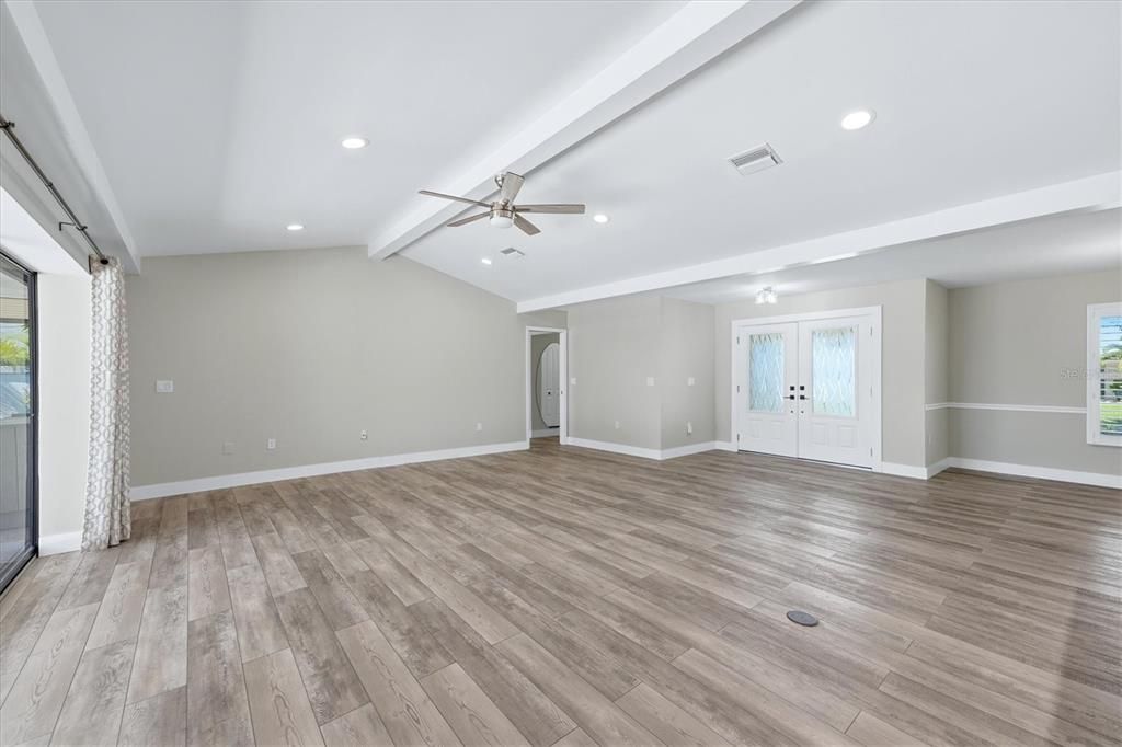 For Sale: $644,900 (3 beds, 2 baths, 2125 Square Feet)