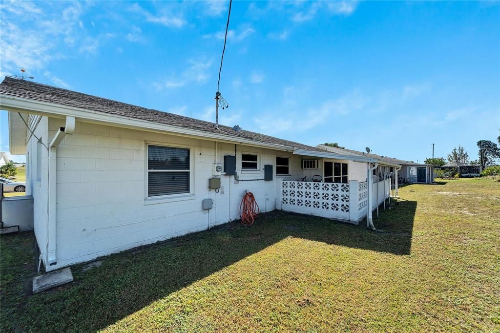 For Sale: $209,000 (2 beds, 1 baths, 1221 Square Feet)