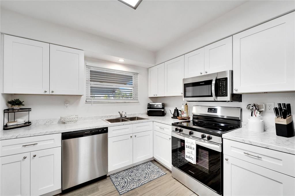 For Sale: $209,000 (2 beds, 1 baths, 1221 Square Feet)