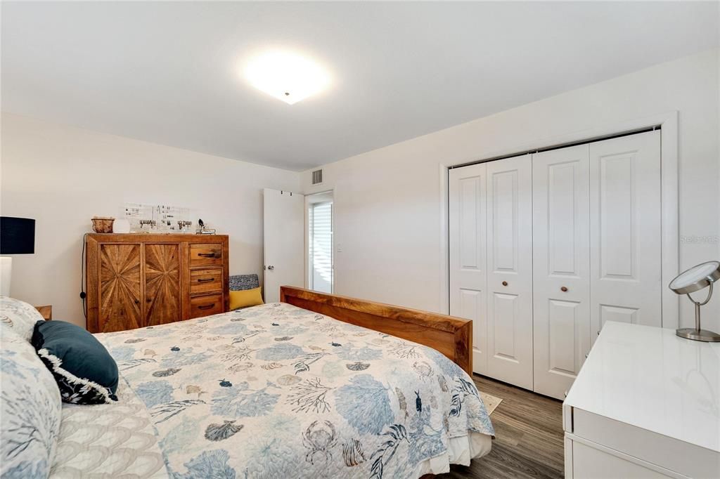 For Sale: $209,000 (2 beds, 1 baths, 1221 Square Feet)