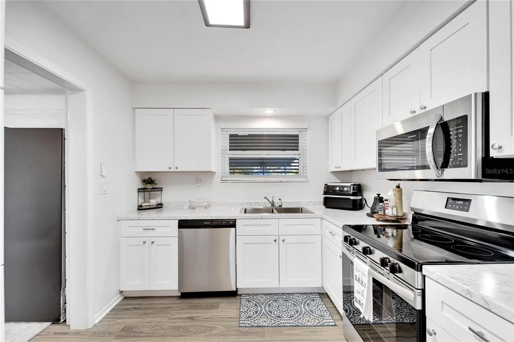 For Sale: $209,000 (2 beds, 1 baths, 1221 Square Feet)