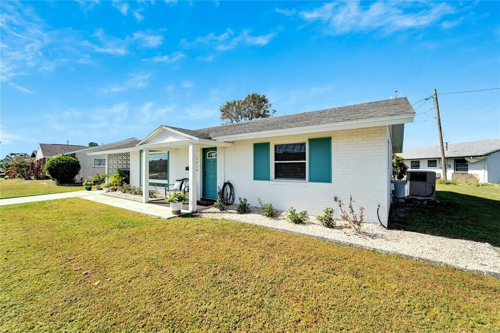 For Sale: $209,000 (2 beds, 1 baths, 1221 Square Feet)