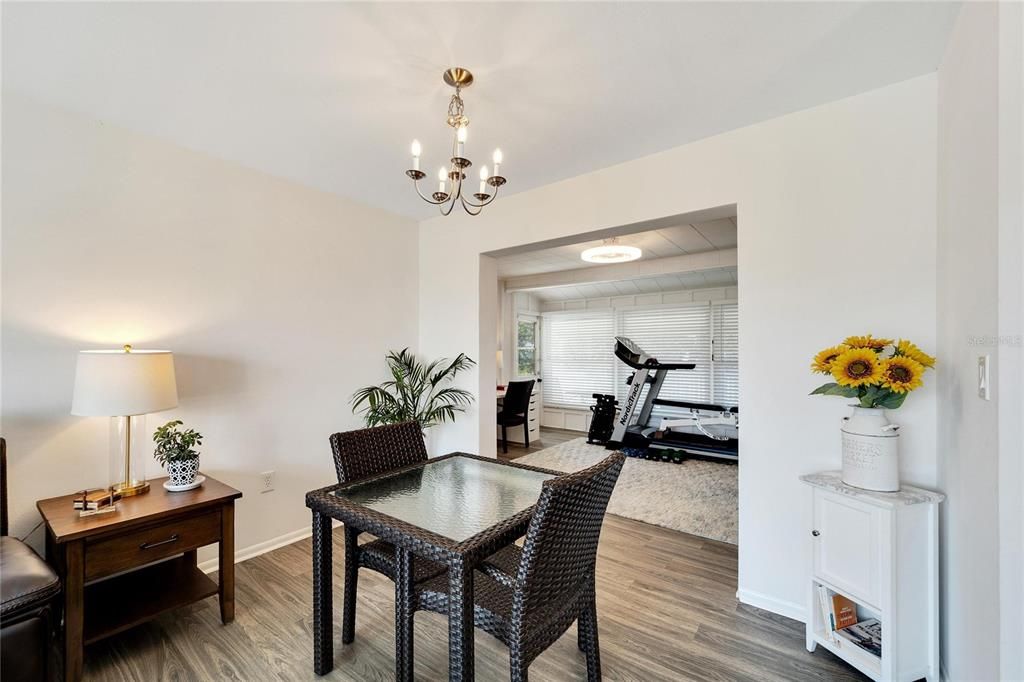For Sale: $209,000 (2 beds, 1 baths, 1221 Square Feet)