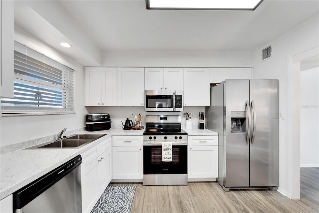 For Sale: $209,000 (2 beds, 1 baths, 1221 Square Feet)