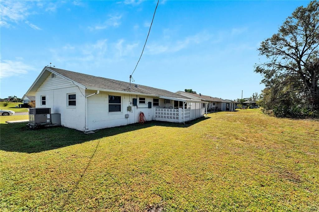 For Sale: $209,000 (2 beds, 1 baths, 1221 Square Feet)