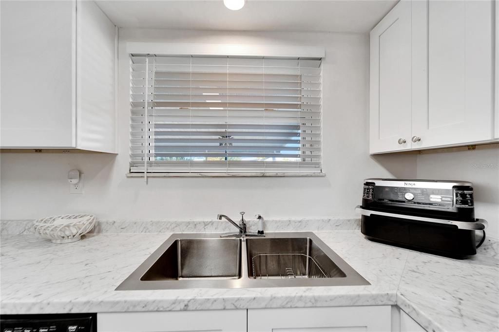 For Sale: $209,000 (2 beds, 1 baths, 1221 Square Feet)