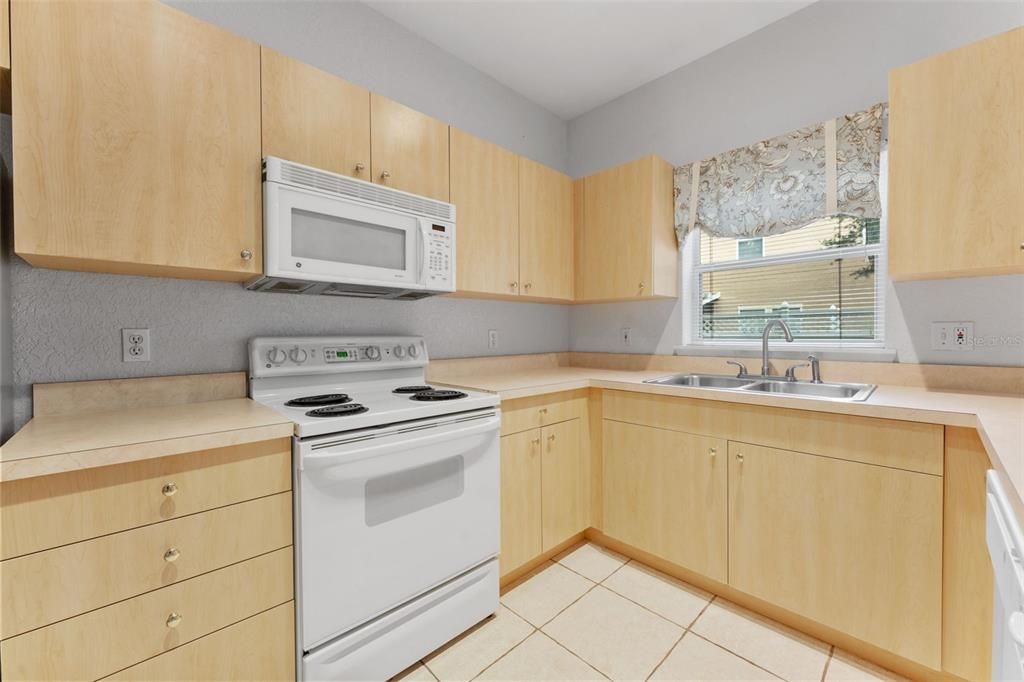 For Sale: $270,000 (3 beds, 2 baths, 1764 Square Feet)