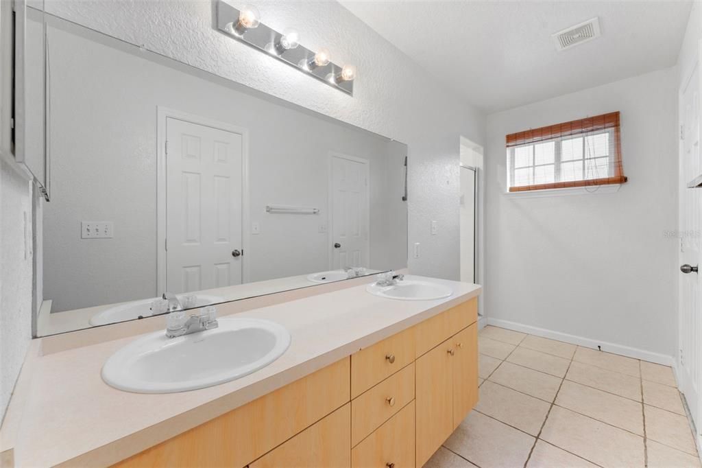 For Sale: $270,000 (3 beds, 2 baths, 1764 Square Feet)