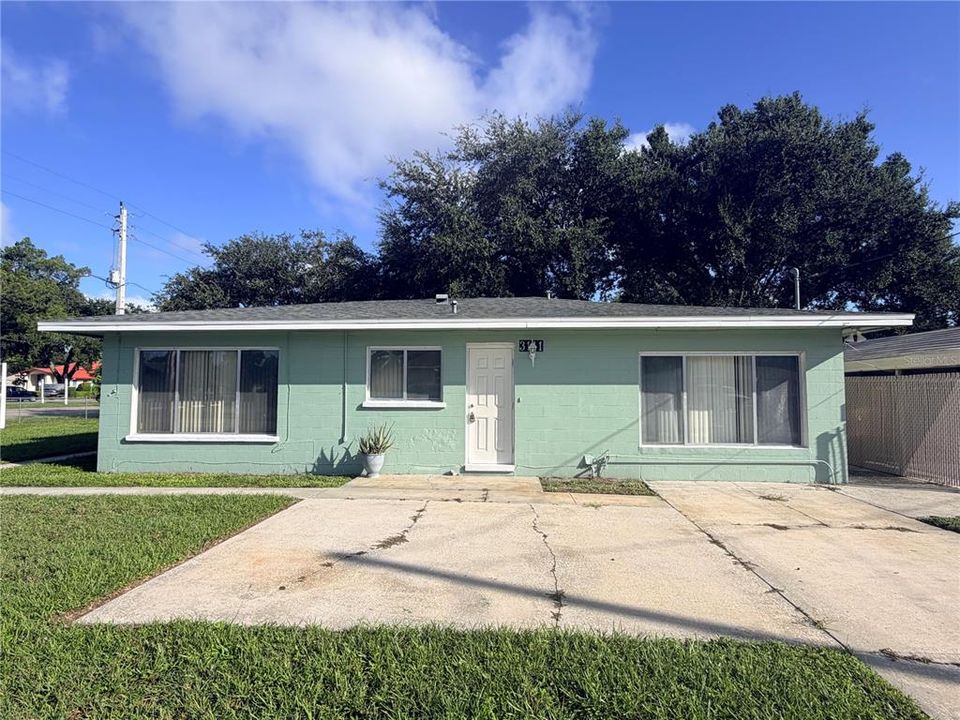 For Rent: $2,200 (4 beds, 2 baths, 1807 Square Feet)