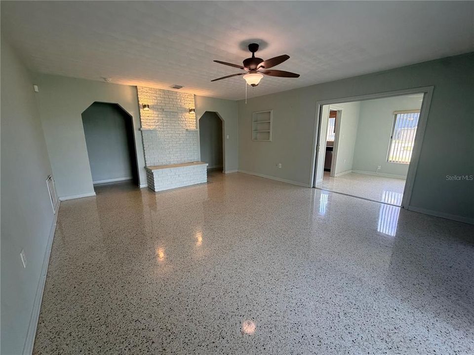 For Rent: $2,200 (4 beds, 2 baths, 1807 Square Feet)