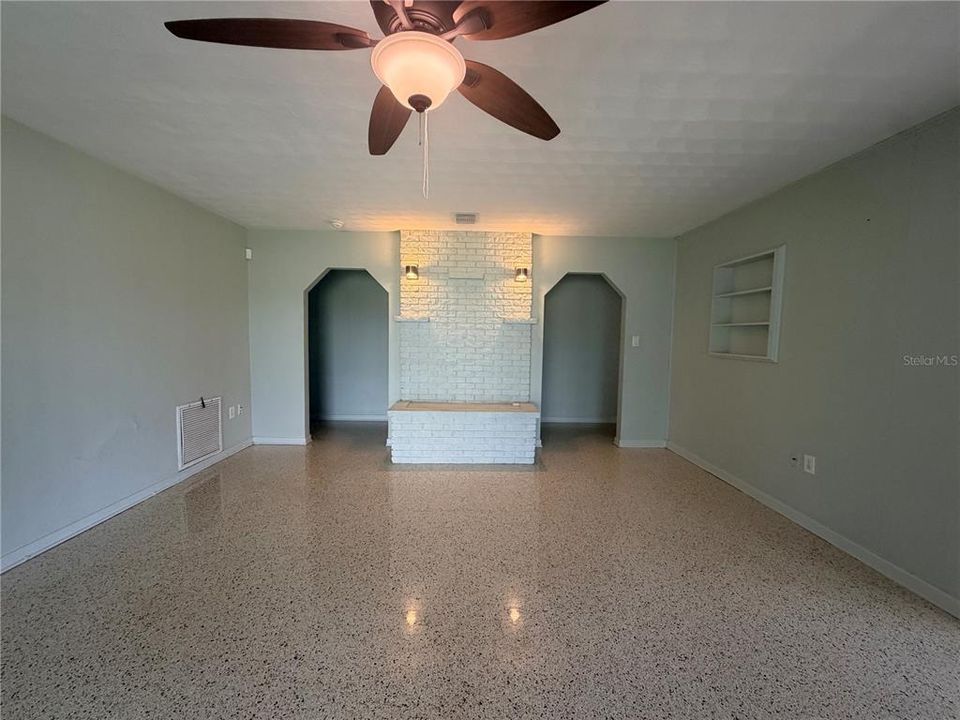 For Rent: $2,200 (4 beds, 2 baths, 1807 Square Feet)