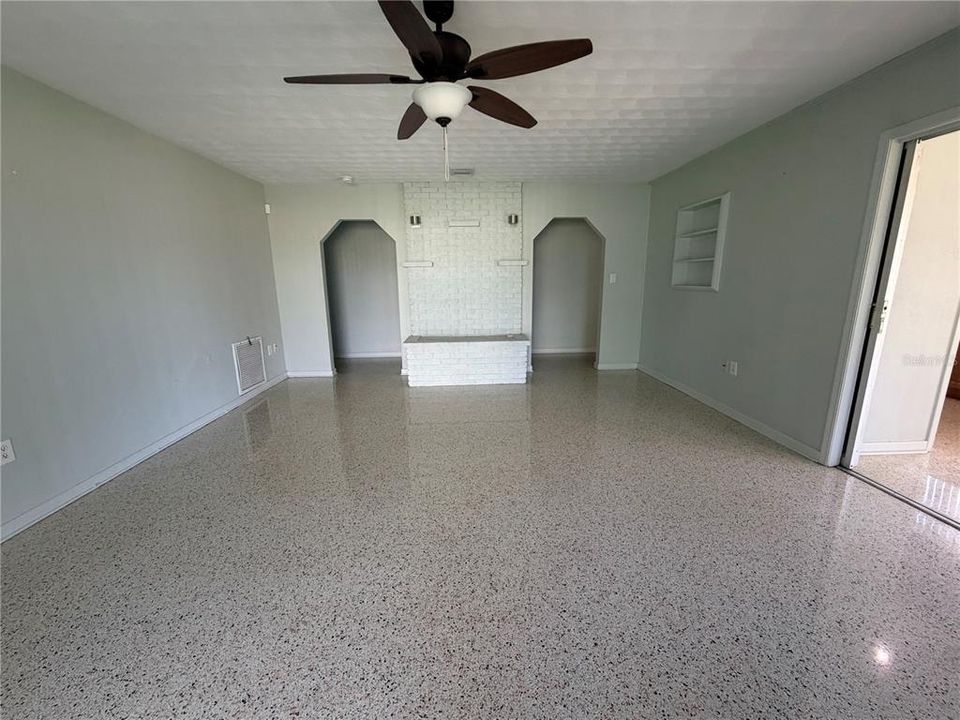 For Rent: $2,200 (4 beds, 2 baths, 1807 Square Feet)