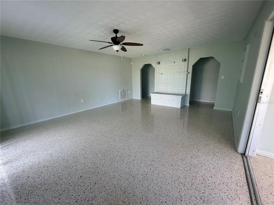 For Rent: $2,200 (4 beds, 2 baths, 1807 Square Feet)