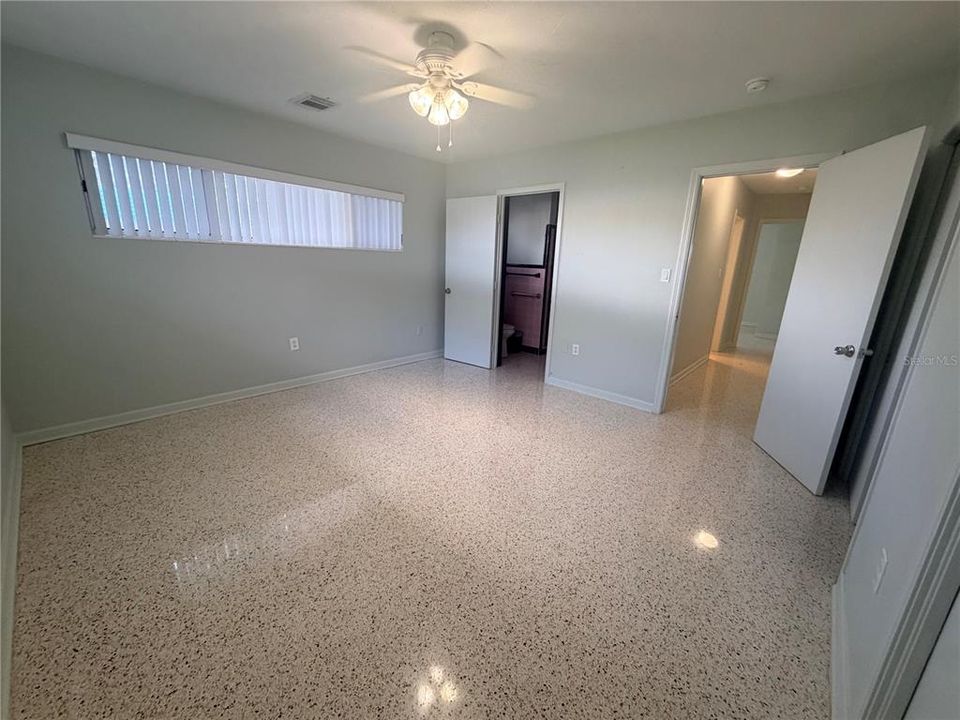 For Rent: $2,200 (4 beds, 2 baths, 1807 Square Feet)
