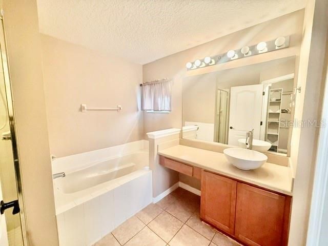 For Rent: $2,200 (3 beds, 2 baths, 1454 Square Feet)
