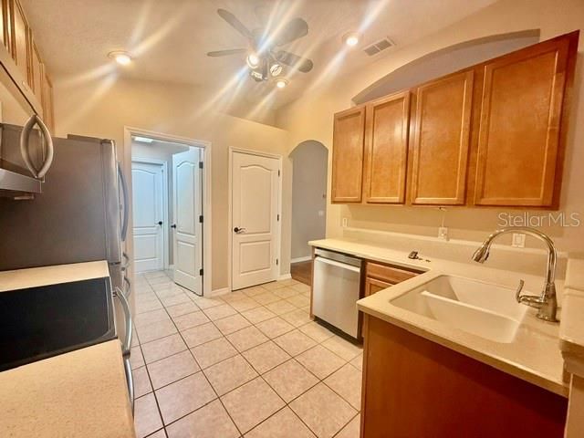 For Rent: $2,200 (3 beds, 2 baths, 1454 Square Feet)