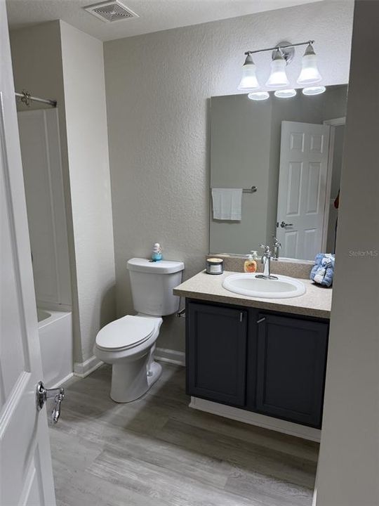 For Rent: $1,950 (3 beds, 2 baths, 1584 Square Feet)