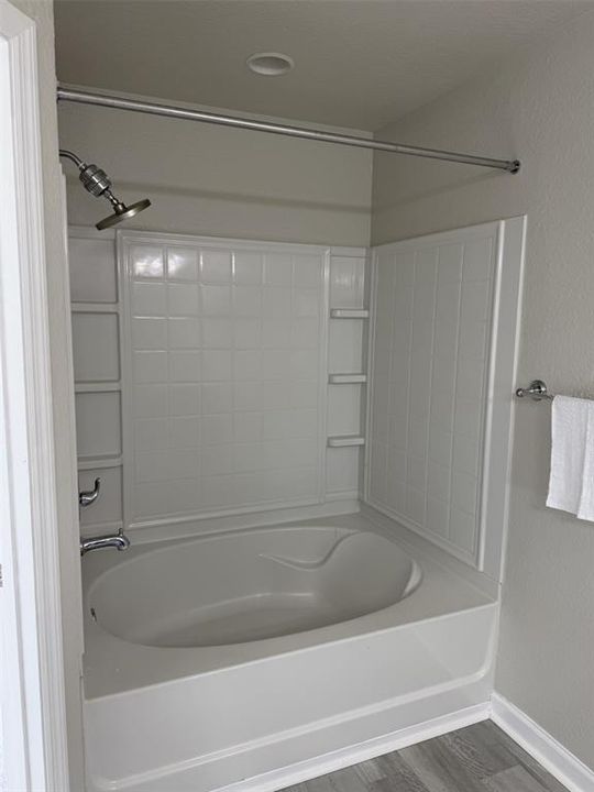For Rent: $1,950 (3 beds, 2 baths, 1584 Square Feet)