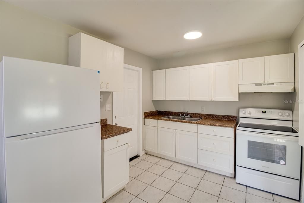 For Rent: $1,100 (2 beds, 1 baths, 628 Square Feet)