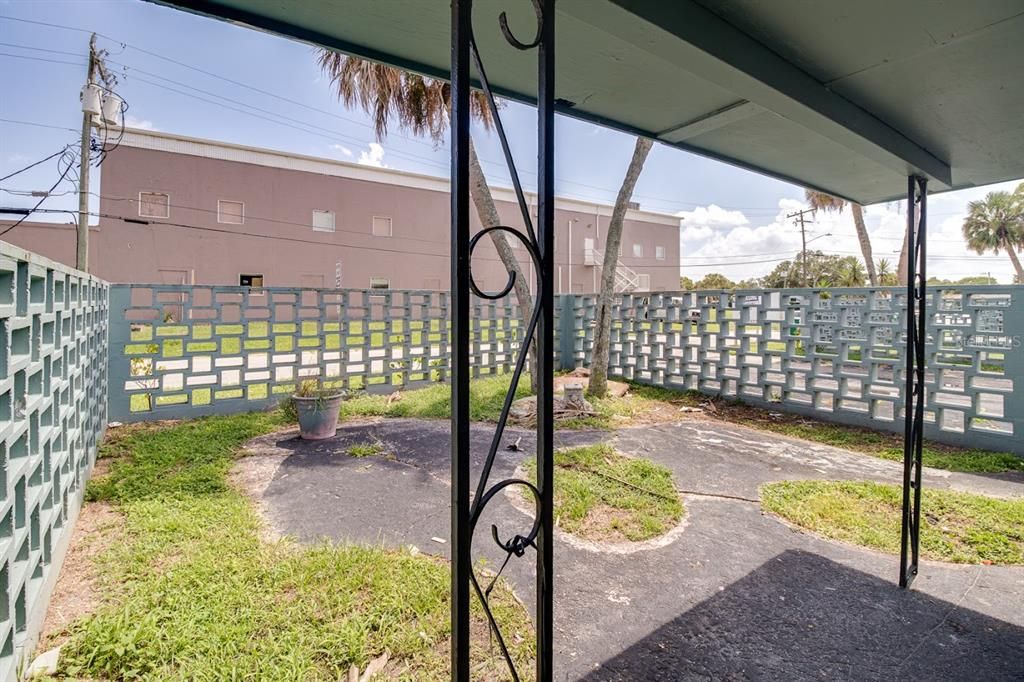 For Rent: $1,100 (2 beds, 1 baths, 628 Square Feet)