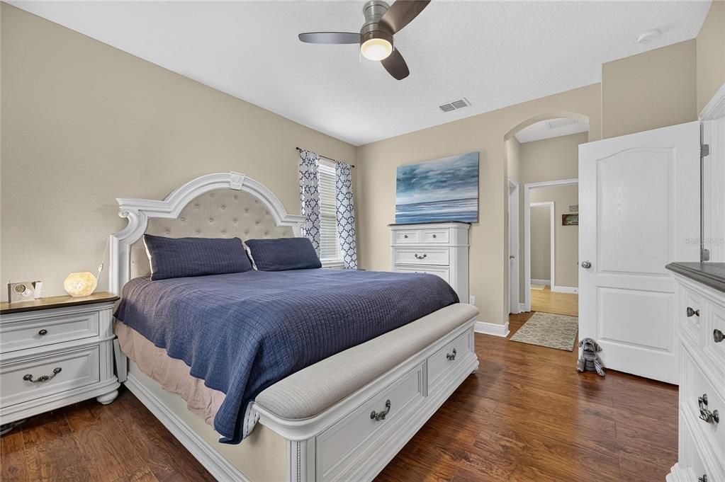 For Sale: $399,000 (3 beds, 2 baths, 1710 Square Feet)