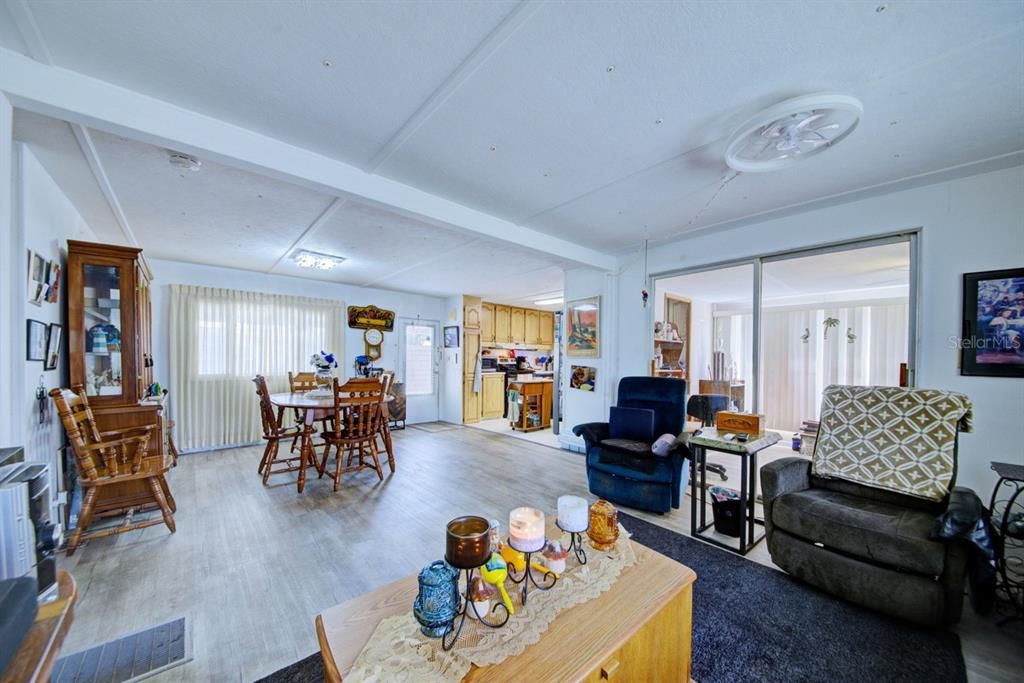На продажу: $163,000 (2 спален, 1 ванн, 912 Квадратных фут)