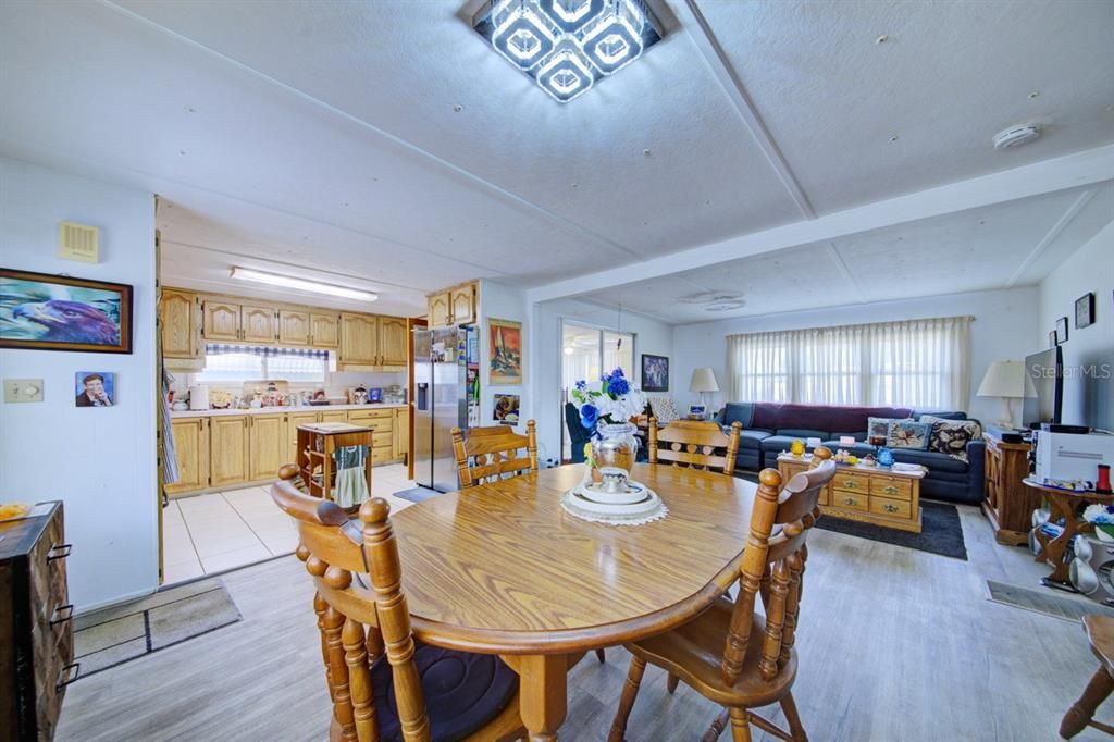 На продажу: $163,000 (2 спален, 1 ванн, 912 Квадратных фут)