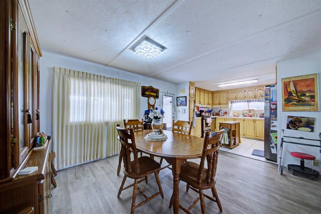 На продажу: $163,000 (2 спален, 1 ванн, 912 Квадратных фут)