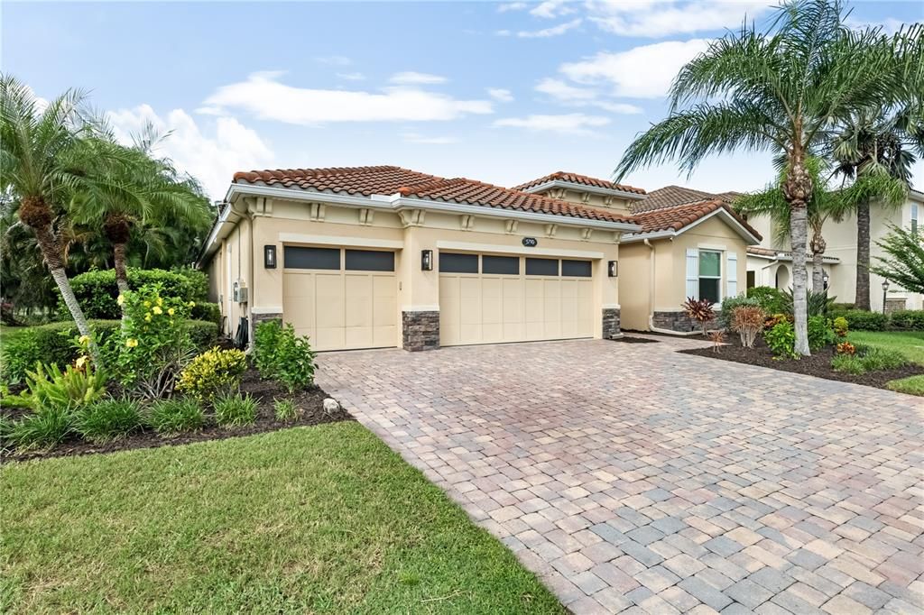 For Sale: $712,900 (4 beds, 3 baths, 2551 Square Feet)