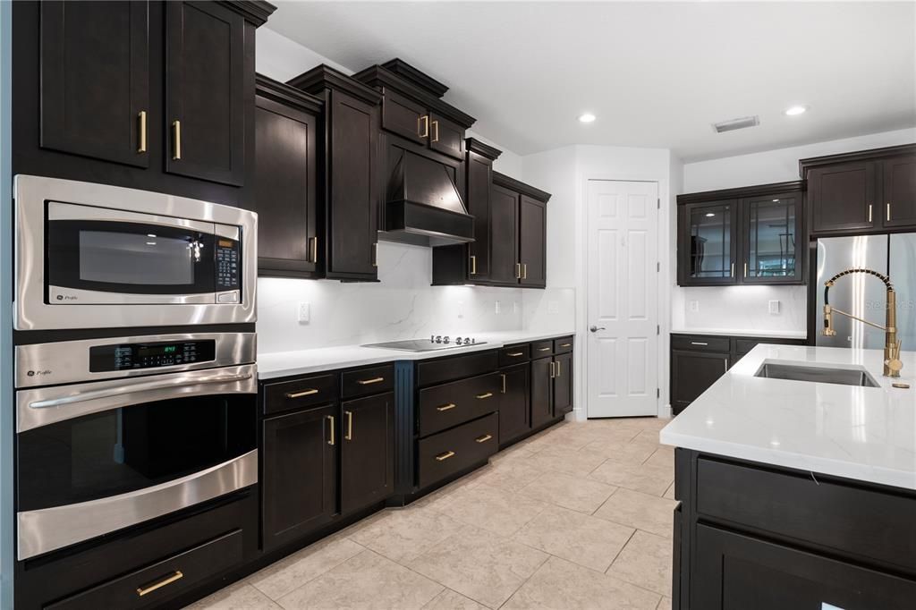 For Sale: $712,900 (4 beds, 3 baths, 2551 Square Feet)