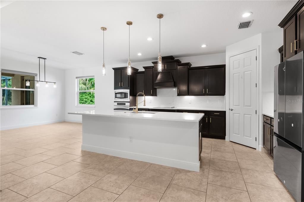 For Sale: $712,900 (4 beds, 3 baths, 2551 Square Feet)