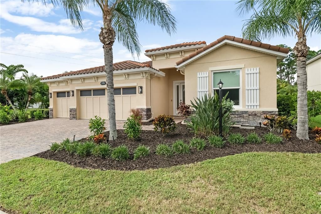 For Sale: $712,900 (4 beds, 3 baths, 2551 Square Feet)
