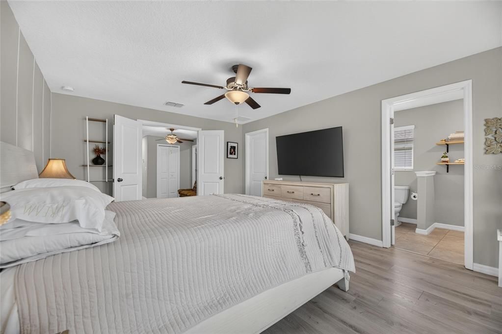 For Sale: $319,995 (3 beds, 2 baths, 1854 Square Feet)