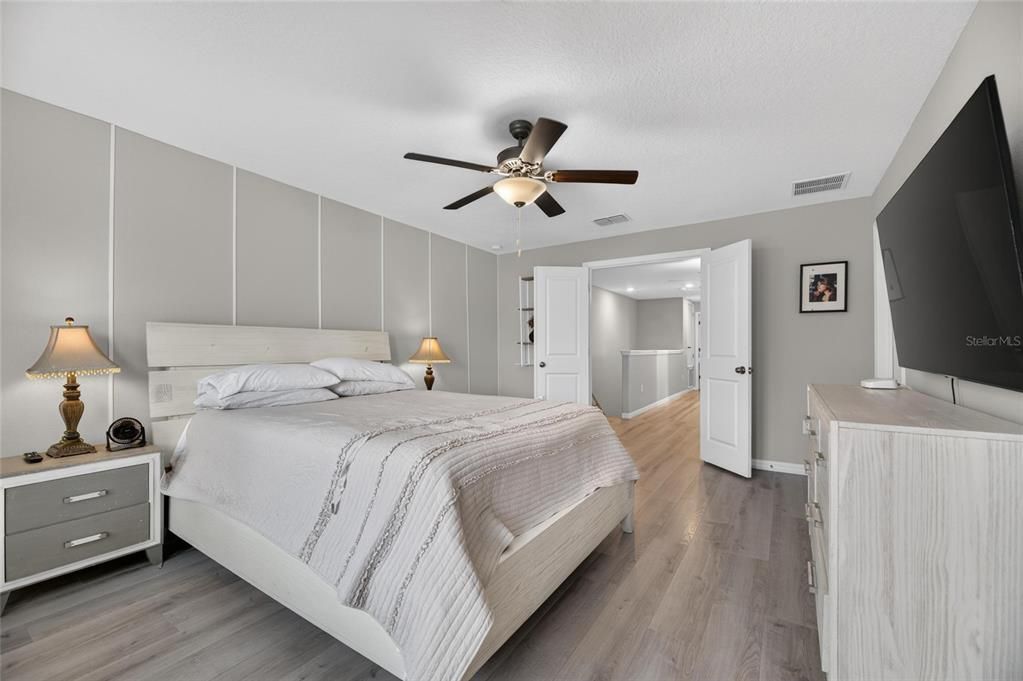 For Sale: $319,995 (3 beds, 2 baths, 1854 Square Feet)