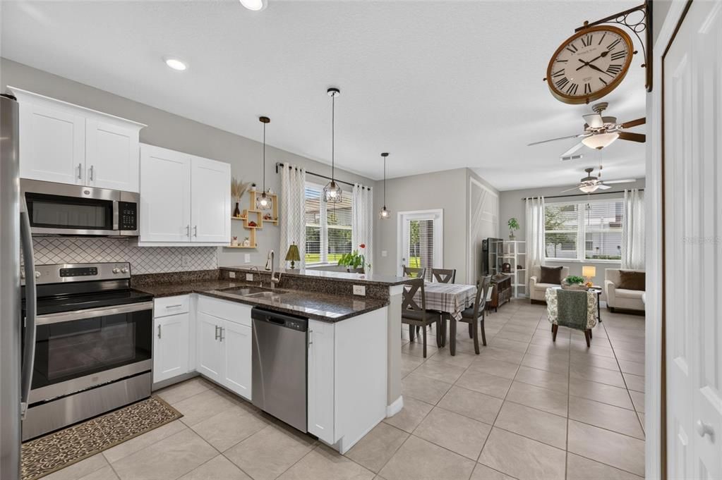 For Sale: $319,995 (3 beds, 2 baths, 1854 Square Feet)