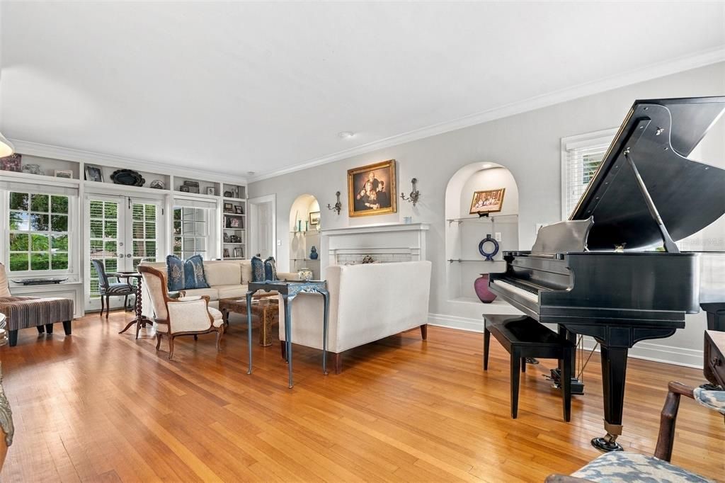 En Venta: $1,875,000 (5 camas, 4 baños, 4339 Pies cuadrados)