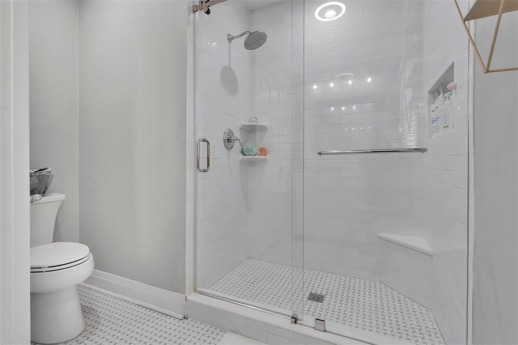 En Venta: $1,875,000 (5 camas, 4 baños, 4339 Pies cuadrados)